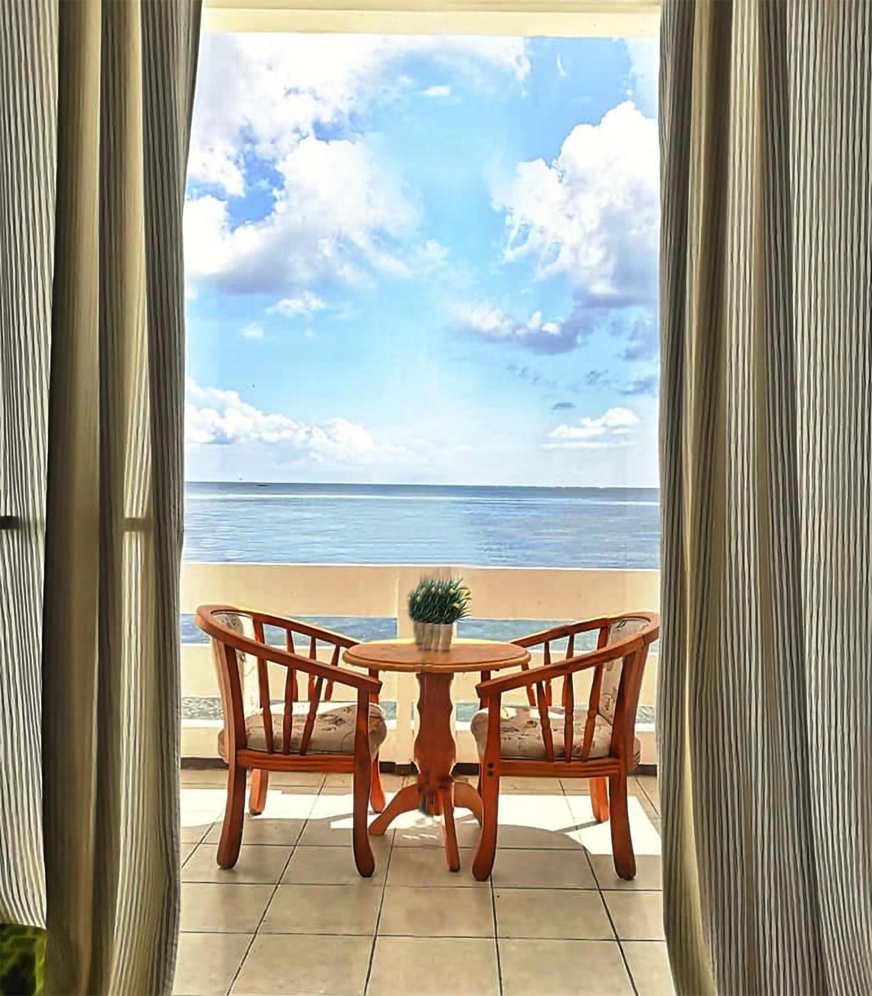 Casa Almarenzo Bed & Breakfast Bolinao Екстер'єр фото