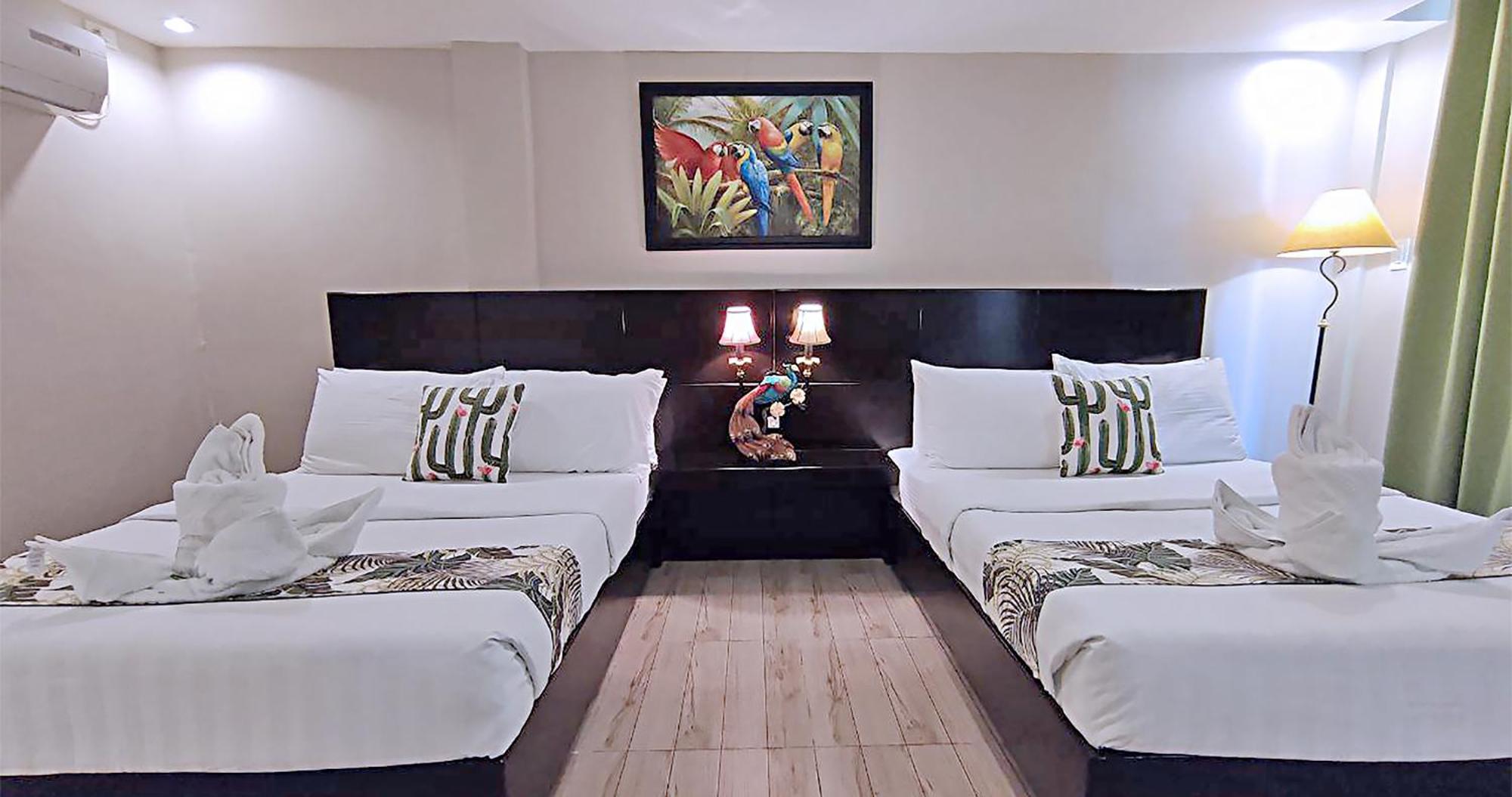 Casa Almarenzo Bed & Breakfast Bolinao Екстер'єр фото