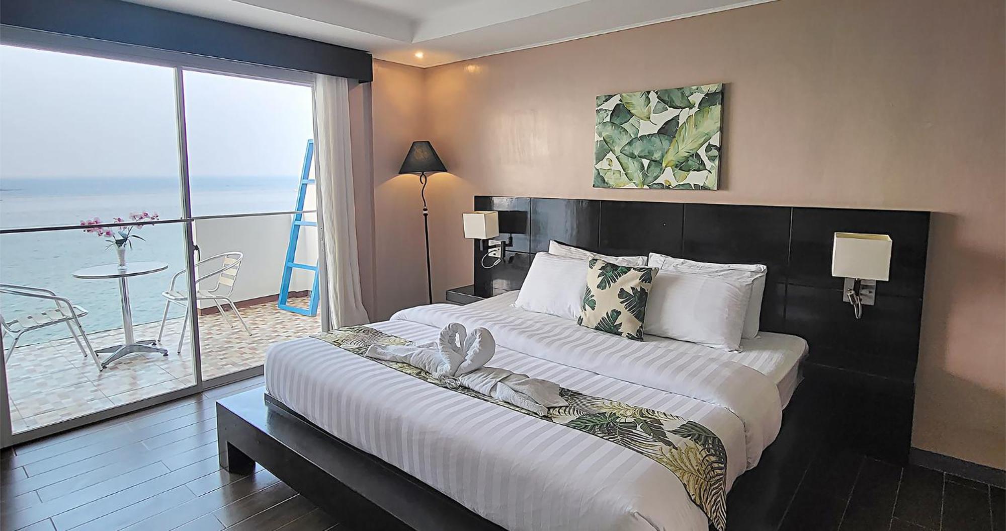 Casa Almarenzo Bed & Breakfast Bolinao Екстер'єр фото